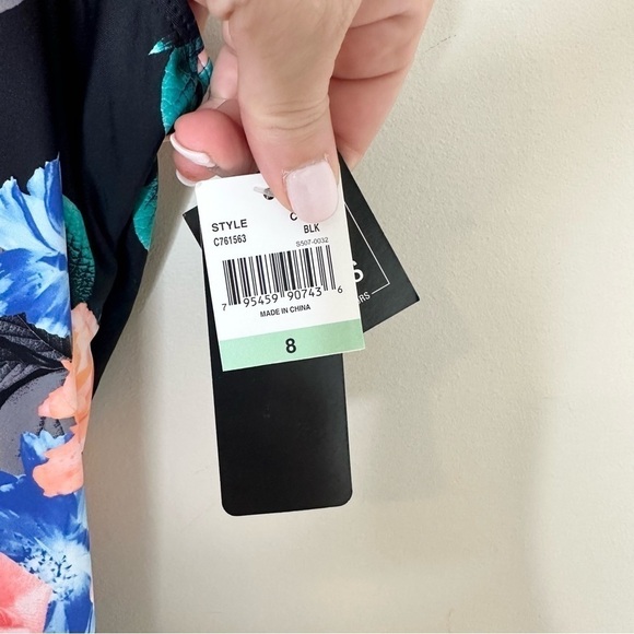 ISLAND ESCAPE Size 8 Pink Floral Vneck Tankini Top - Picture 6 of 6